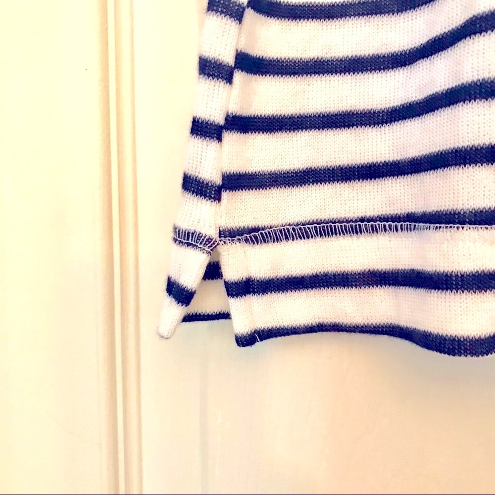 ๐ธ3/$25 ๐ OLD NAVY Blue and White Stripe V-neck Relaxed Fit Sweatshirt, Size M - Picture 5 of 10